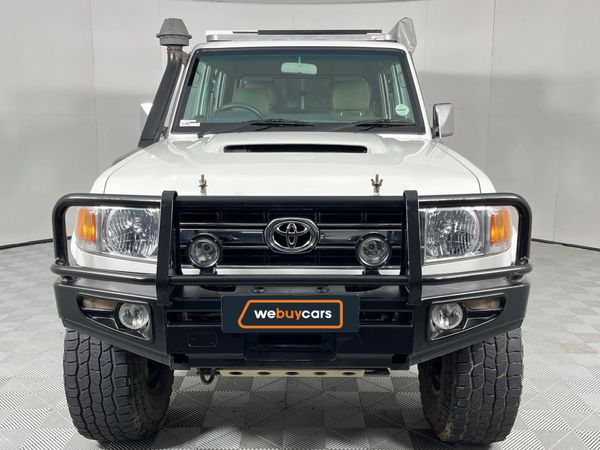 2013-Toyota-Land-Cruiser-79-45-D-Double-Cab image:14