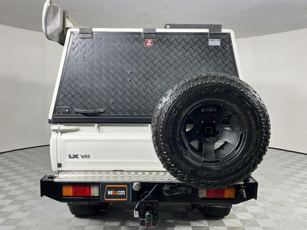 2013-Toyota-Land-Cruiser-79-45-D-Double-Cab image:17
