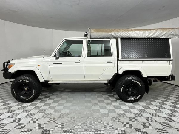 2013-Toyota-Land-Cruiser-79-45-D-Double-Cab image:18