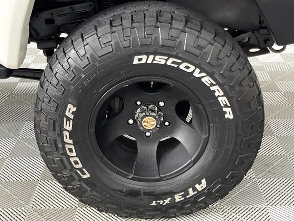 2013-Toyota-Land-Cruiser-79-45-D-Double-Cab image:4