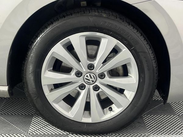 2017-Volkswagen-Golf-SV-14-TSI-Comfortline-Auto image:5