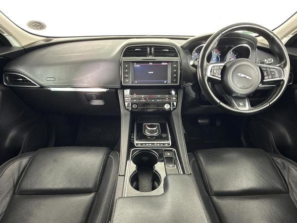 2017-Jaguar-F-Pace-20Di4-AWD-R-Sport image:1