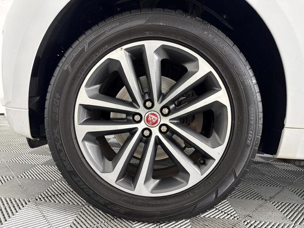 2017-Jaguar-F-Pace-20Di4-AWD-R-Sport image:4