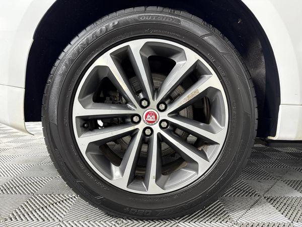 2017-Jaguar-F-Pace-20Di4-AWD-R-Sport image:7