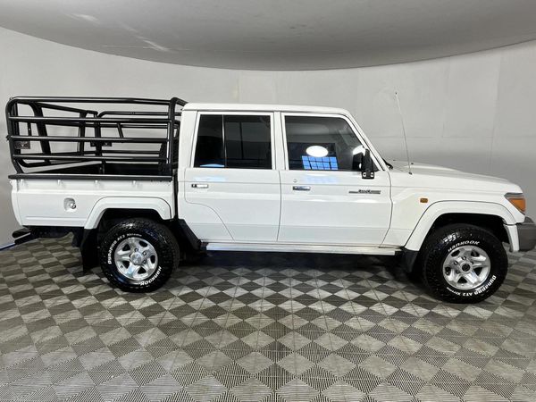 2019-Toyota-Land-Cruiser-79-40-Double-Cab image:12