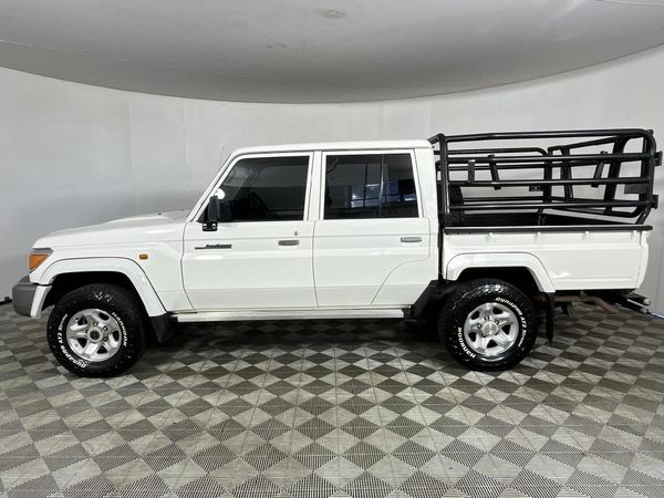 2019-Toyota-Land-Cruiser-79-40-Double-Cab image:14