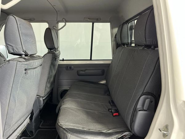 2019-Toyota-Land-Cruiser-79-40-Double-Cab image:2