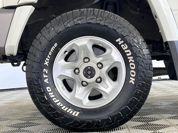 2019-Toyota-Land-Cruiser-79-40-Double-Cab image:3