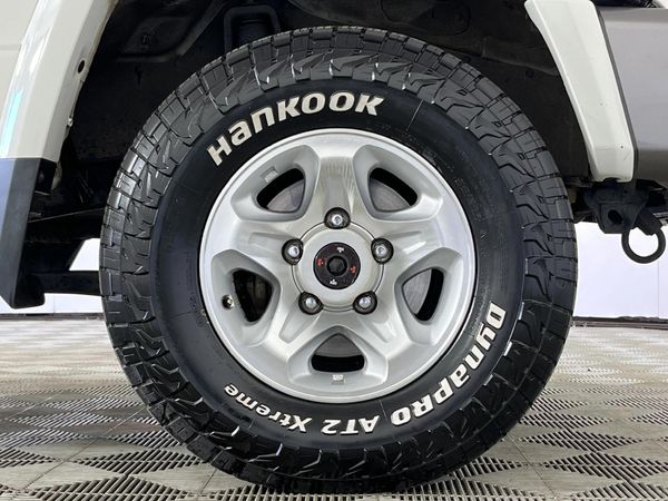 2019-Toyota-Land-Cruiser-79-40-Double-Cab image:4