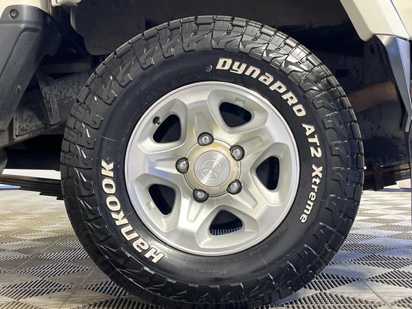 2019-Toyota-Land-Cruiser-79-40-Double-Cab image:5