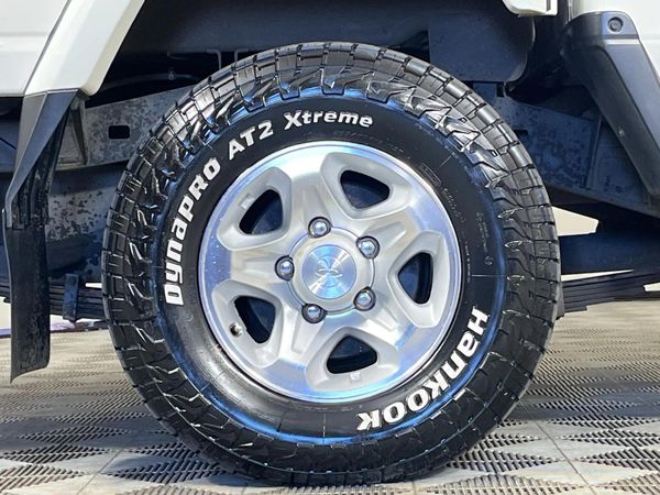 2019-Toyota-Land-Cruiser-79-40-Double-Cab image:6