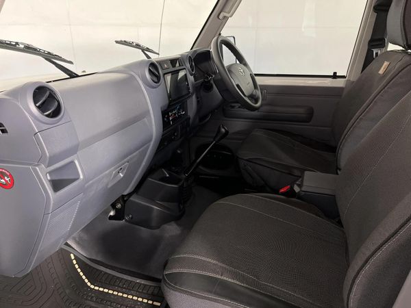 2019-Toyota-Land-Cruiser-79-40-Double-Cab image:7