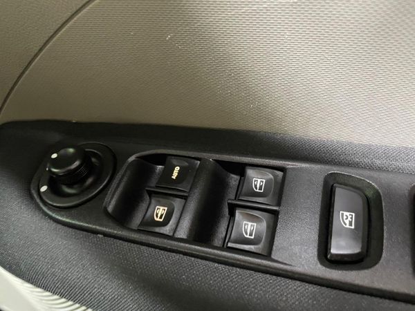 2021-Renault-Triber-10-Intens-Auto image:14