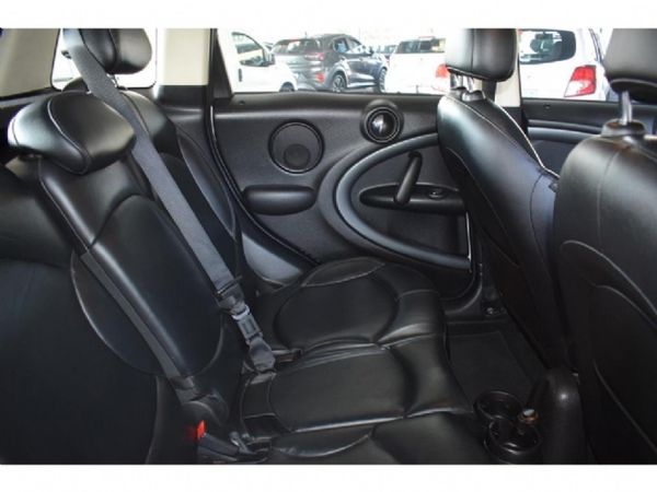 2015-MINI-Countryman-Cooper-S-Auto image:6
