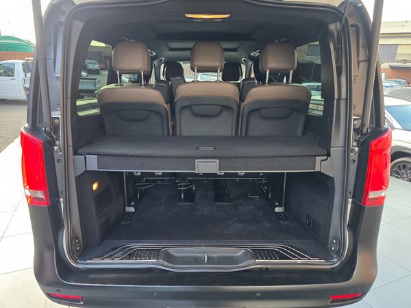 2022-Mercedes-Benz-V-Class-V-300d-Exclusive image:5