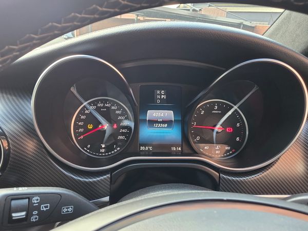 2022-Mercedes-Benz-V-Class-V-300d-Exclusive image:8