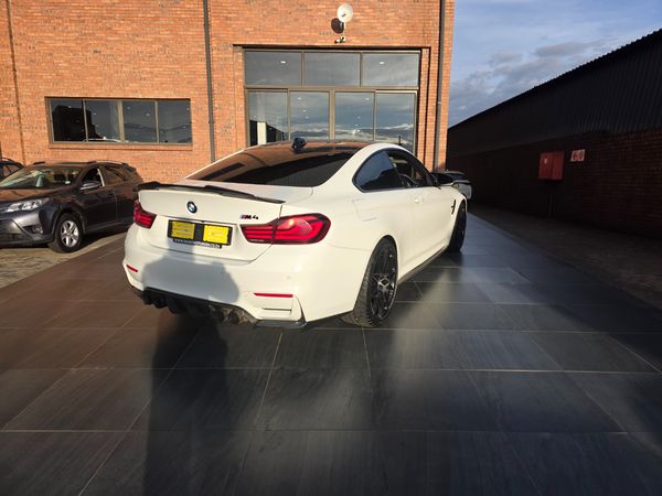 2020-BMW-M4-Coupe-Auto image:3