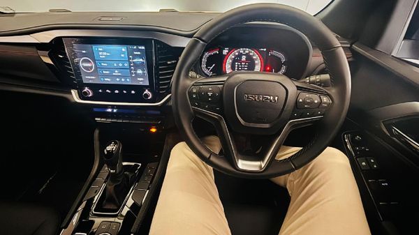 2026-Isuzu-Mu-x-30D-Onyx-XT-4x4-Auto image:4