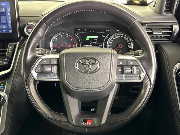 2023-Toyota-Land-Cruiser-300-V6-33-D-GR-S image:13