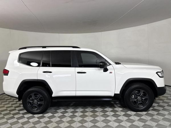 2023-Toyota-Land-Cruiser-300-V6-33-D-GR-S image:18