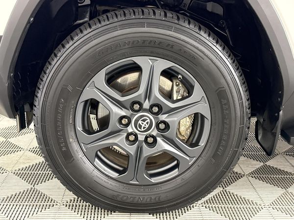2023-Toyota-Land-Cruiser-300-V6-33-D-GR-S image:4