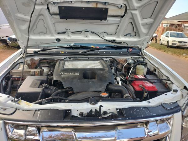 2015-Isuzu-KB-300-D-Teq-LX-Extended-Cab image:11