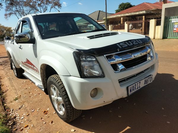 2015-Isuzu-KB-300-D-Teq-LX-Extended-Cab image:2