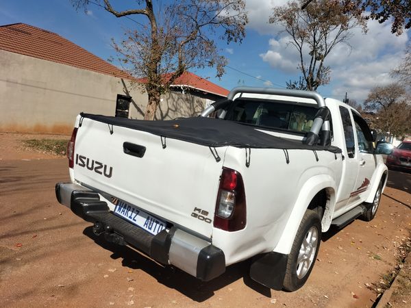 2015-Isuzu-KB-300-D-Teq-LX-Extended-Cab image:4