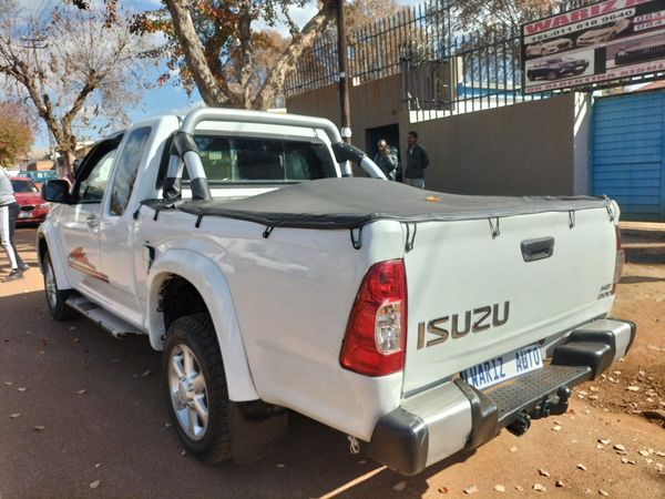 2015-Isuzu-KB-300-D-Teq-LX-Extended-Cab image:5