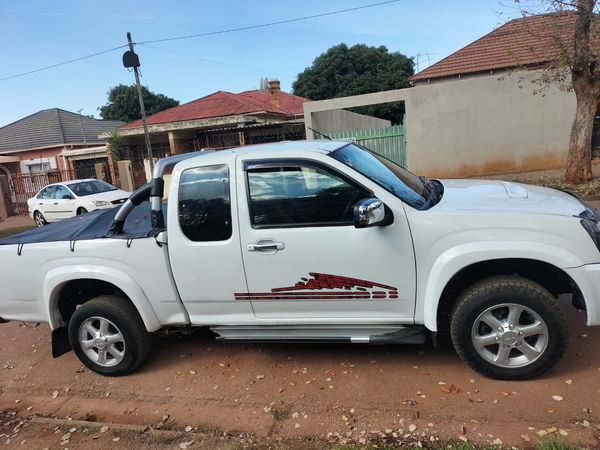 2015-Isuzu-KB-300-D-Teq-LX-Extended-Cab image:6