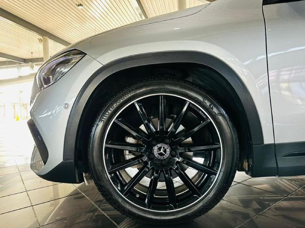 2023-Mercedes-Benz-GLA-200-Auto image:12