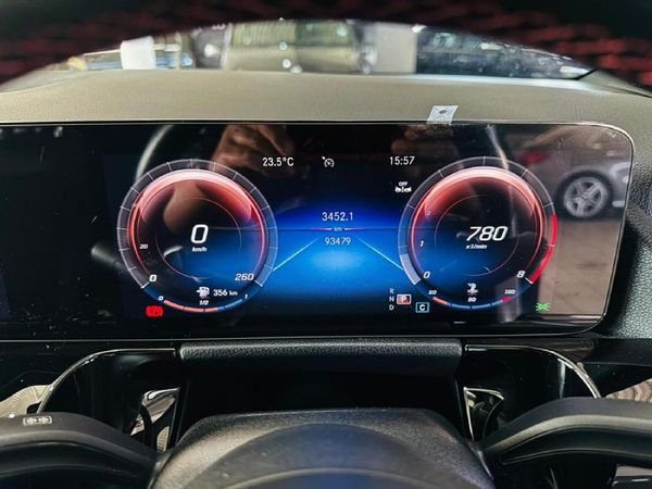 2023-Mercedes-Benz-GLA-200-Auto image:6