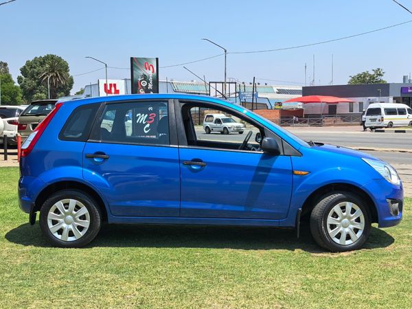 2014-Ford-Figo-14-TDCi-Ambiente image:11