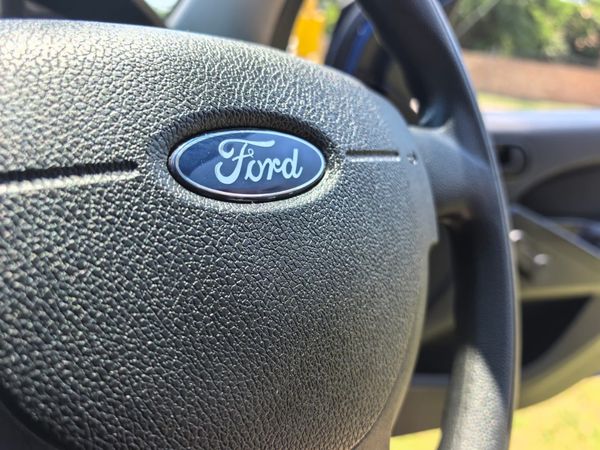 2014-Ford-Figo-14-TDCi-Ambiente image:21