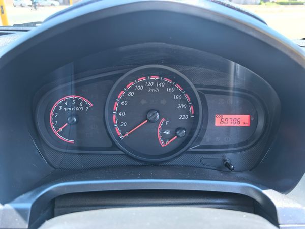 2014-Ford-Figo-14-TDCi-Ambiente image:22