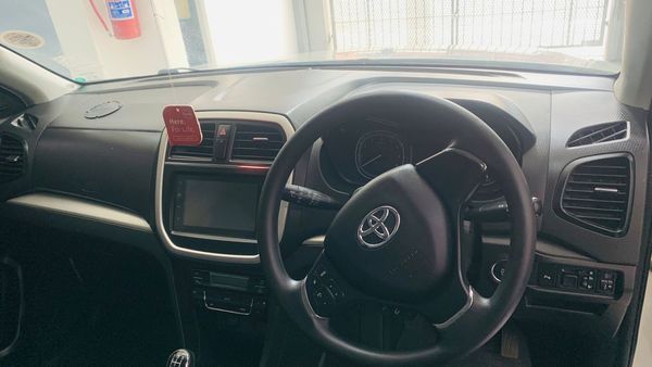2022-Toyota-Urban-Cruiser-15-Petrol-Xs-Manual image:10