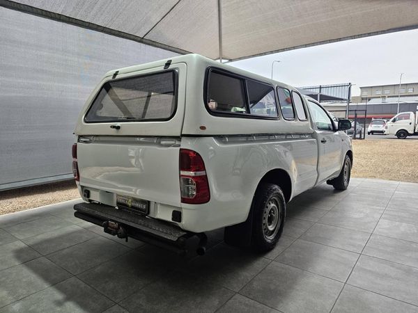2013-Toyota-Hilux-25-D-4D-Single-Cab image:5