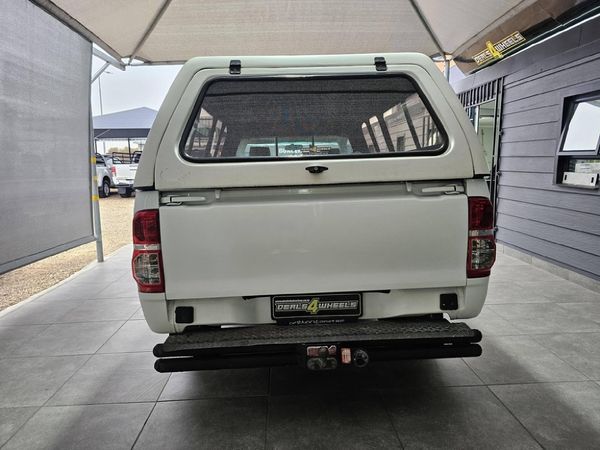 2013-Toyota-Hilux-25-D-4D-Single-Cab image:6
