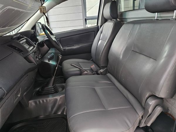 2013-Toyota-Hilux-25-D-4D-Single-Cab image:8