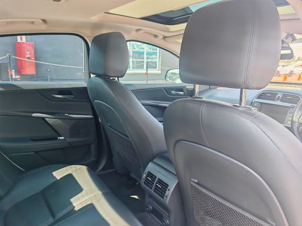 2016-Jaguar-XE-20D-Portfolio-Auto image:5