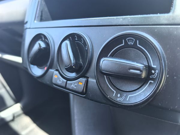 2015-Volkswagen-Polo-Vivo-GP-14-Trendline image:17