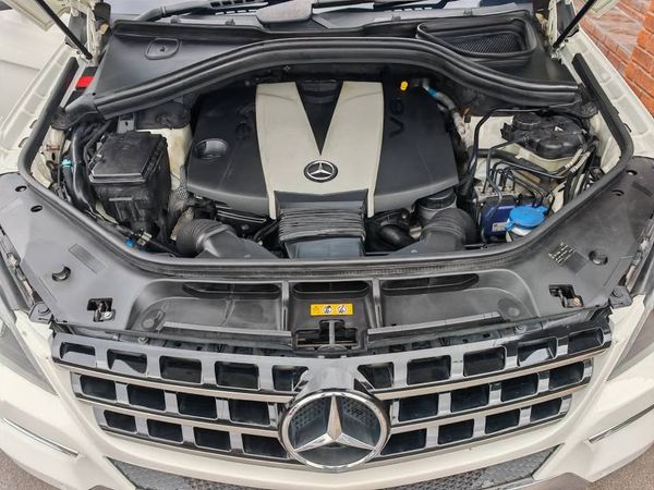 2013-Mercedes-Benz-ML-350-Bluetec image:14