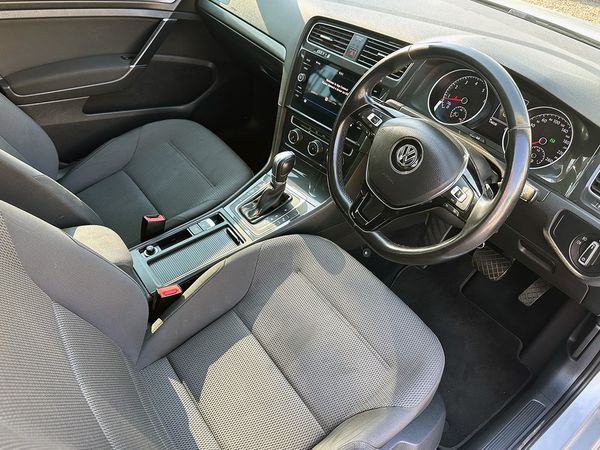 2019-Volkswagen-Golf-VII-14-TSI-Comfortline-Auto image:9