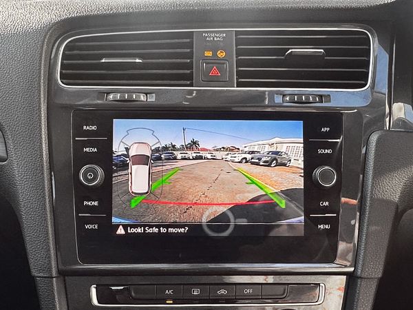 2019-Volkswagen-Golf-VII-14-TSI-Comfortline-Auto image:14
