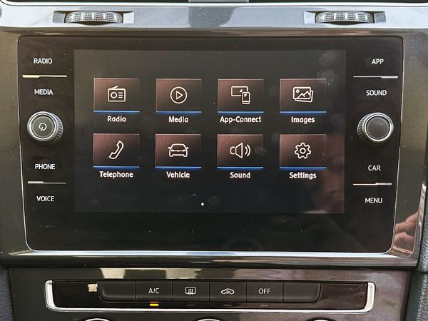 2019-Volkswagen-Golf-VII-14-TSI-Comfortline-Auto image:16
