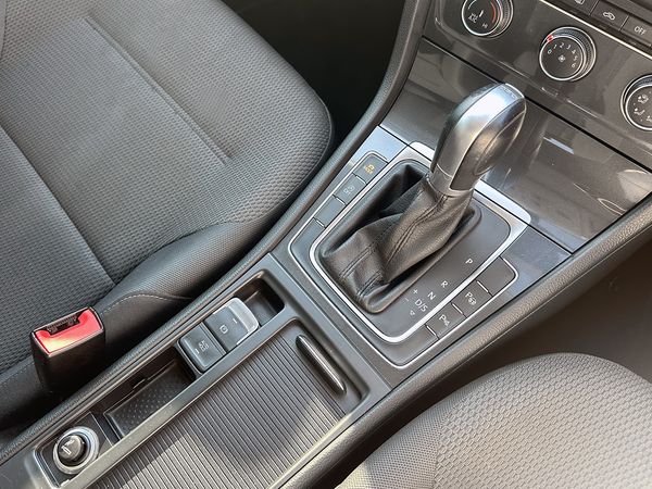2019-Volkswagen-Golf-VII-14-TSI-Comfortline-Auto image:17