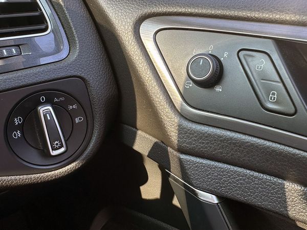 2019-Volkswagen-Golf-VII-14-TSI-Comfortline-Auto image:19