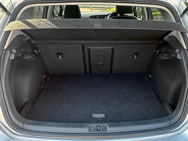 2019-Volkswagen-Golf-VII-14-TSI-Comfortline-Auto image:24