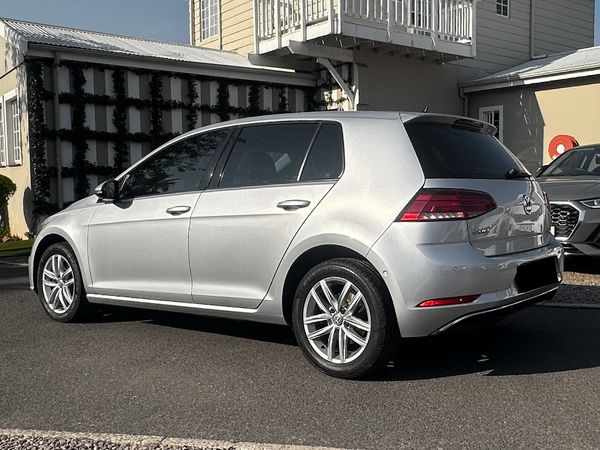 2019-Volkswagen-Golf-VII-14-TSI-Comfortline-Auto image:2