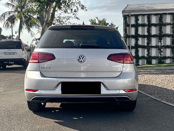 2019-Volkswagen-Golf-VII-14-TSI-Comfortline-Auto image:4